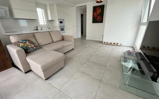 TOO LATE! SOLD! Sea View 2 Bed Penthouse 5 star Location