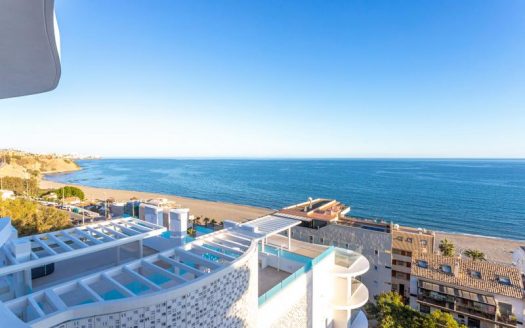 2 bed Luxury Penthouse 25m From The Sea