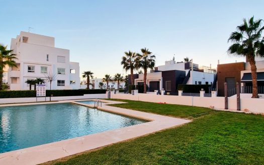 UNDER OFFER! Modern 2 Bed Apartment With Private Solarium in La Fuentes, Villamartin