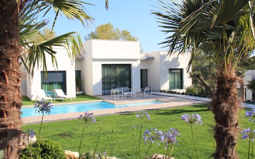 Calling all Golf Lovers! 4 Bedroom Villa for sale in Las Colinas Golf Resort