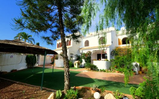 Semi-Detached Townhouse for sale in popular Villamartin